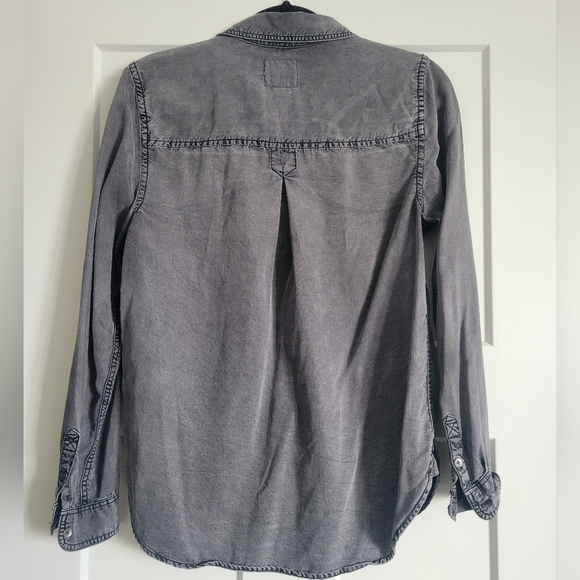 American Eagle Boyfriend Fit Distressed Black Denim Shirt sz S - Like New - Picture 4 of 7